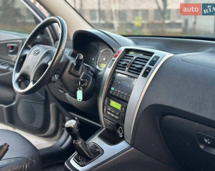 Серый Хендай Туксон, объемом двигателя 1.98 л и пробегом 167 тыс. км за 7300 $, фото 24 на Automoto.ua