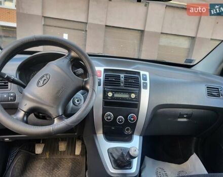 Сірий Хендай Туксон, об'ємом двигуна 1.98 л та пробігом 233 тис. км за 6100 $, фото 6 на Automoto.ua