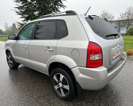 Серый Хендай Туксон, объемом двигателя 0 л и пробегом 191 тыс. км за 3308 $, фото 1 на Automoto.ua