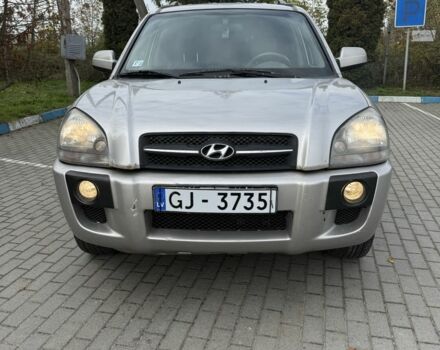 Серый Хендай Туксон, объемом двигателя 2 л и пробегом 175 тыс. км за 3400 $, фото 2 на Automoto.ua