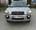 Серый Хендай Туксон, объемом двигателя 2 л и пробегом 175 тыс. км за 3400 $, фото 2 на Automoto.ua