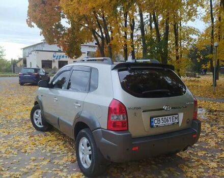 Серый Хендай Туксон, объемом двигателя 1.98 л и пробегом 250 тыс. км за 7300 $, фото 3 на Automoto.ua