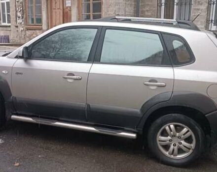 Сірий Хендай Туксон, об'ємом двигуна 1.98 л та пробігом 122 тис. км за 8300 $, фото 2 на Automoto.ua