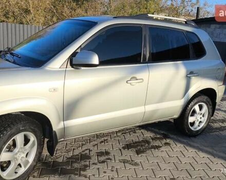 Серый Хендай Туксон, объемом двигателя 1.98 л и пробегом 193 тыс. км за 8400 $, фото 12 на Automoto.ua