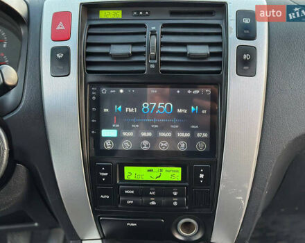 Серый Хендай Туксон, объемом двигателя 1.98 л и пробегом 167 тыс. км за 7300 $, фото 33 на Automoto.ua