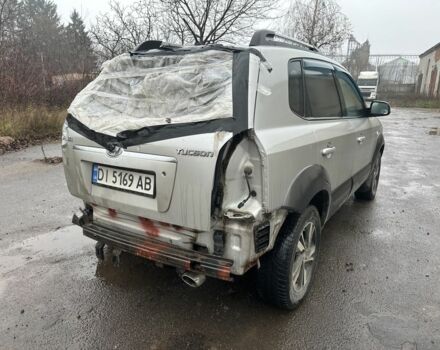 Серый Хендай Туксон, объемом двигателя 2 л и пробегом 350 тыс. км за 3850 $, фото 3 на Automoto.ua