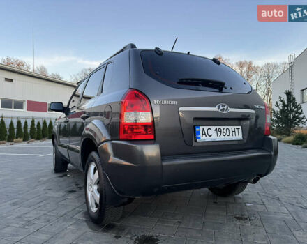 Серый Хендай Туксон, объемом двигателя 1.99 л и пробегом 315 тыс. км за 7300 $, фото 11 на Automoto.ua