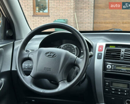 Серый Хендай Туксон, объемом двигателя 1.98 л и пробегом 217 тыс. км за 8500 $, фото 47 на Automoto.ua