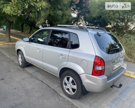 Серый Хендай Туксон, объемом двигателя 2 л и пробегом 218 тыс. км за 7500 $, фото 5 на Automoto.ua