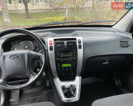 Серый Хендай Туксон, объемом двигателя 2 л и пробегом 290 тыс. км за 6500 $, фото 7 на Automoto.ua