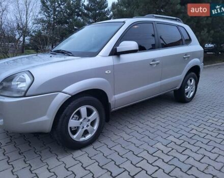Серый Хендай Туксон, объемом двигателя 2 л и пробегом 240 тыс. км за 8300 $, фото 53 на Automoto.ua