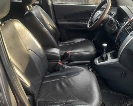 Серый Хендай Туксон, объемом двигателя 1.99 л и пробегом 181 тыс. км за 8700 $, фото 4 на Automoto.ua