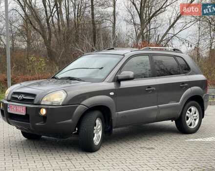 Серый Хендай Туксон, объемом двигателя 2 л и пробегом 182 тыс. км за 7600 $, фото 7 на Automoto.ua
