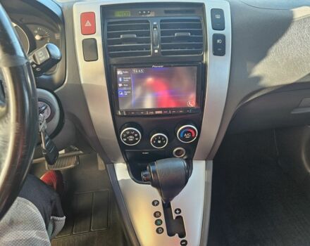 Серый Хендай Туксон, объемом двигателя 2 л и пробегом 320 тыс. км за 7150 $, фото 6 на Automoto.ua