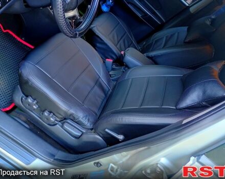 Сірий Хендай Туксон, об'ємом двигуна 2 л та пробігом 300 тис. км за 7500 $, фото 3 на Automoto.ua