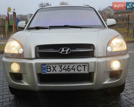 Серый Хендай Туксон, объемом двигателя 2 л и пробегом 231 тыс. км за 7999 $, фото 4 на Automoto.ua
