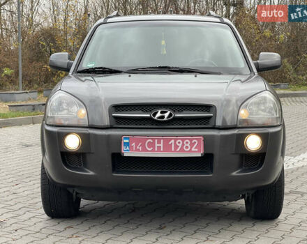 Серый Хендай Туксон, объемом двигателя 2 л и пробегом 182 тыс. км за 7600 $, фото 9 на Automoto.ua