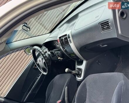 Сірий Хендай Туксон, об'ємом двигуна 1.99 л та пробігом 208 тис. км за 8400 $, фото 53 на Automoto.ua