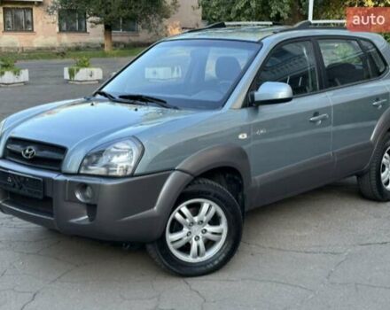 Серый Хендай Туксон, объемом двигателя 2 л и пробегом 110 тыс. км за 10200 $, фото 3 на Automoto.ua