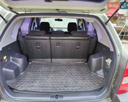 Серый Хендай Туксон, объемом двигателя 2 л и пробегом 217 тыс. км за 9800 $, фото 4 на Automoto.ua