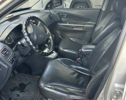 Сірий Хендай Туксон, об'ємом двигуна 1.98 л та пробігом 413 тис. км за 7300 $, фото 2 на Automoto.ua