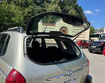 Серый Хендай Туксон, объемом двигателя 2 л и пробегом 265 тыс. км за 7599 $, фото 7 на Automoto.ua