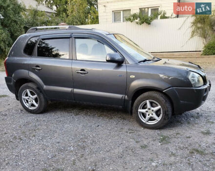 Сірий Хендай Туксон, об'ємом двигуна 2 л та пробігом 194 тис. км за 8700 $, фото 2 на Automoto.ua