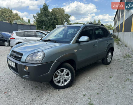 Сірий Хендай Туксон, об'ємом двигуна 1.98 л та пробігом 209 тис. км за 8400 $, фото 3 на Automoto.ua