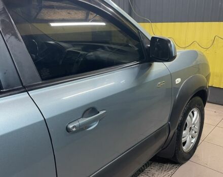 Сірий Хендай Туксон, об'ємом двигуна 2 л та пробігом 195 тис. км за 7500 $, фото 1 на Automoto.ua