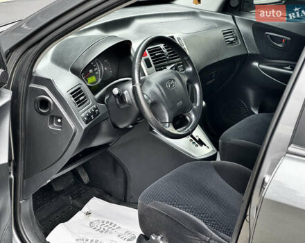 Сірий Хендай Туксон, об'ємом двигуна 2 л та пробігом 213 тис. км за 8500 $, фото 19 на Automoto.ua