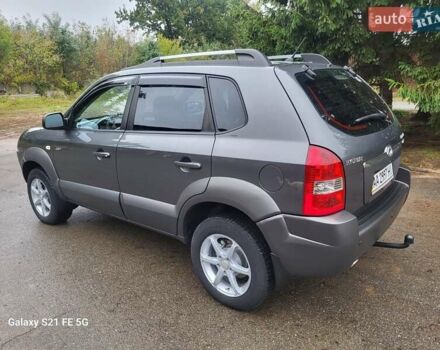 Серый Хендай Туксон, объемом двигателя 1.99 л и пробегом 302 тыс. км за 9300 $, фото 5 на Automoto.ua