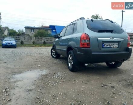 Сірий Хендай Туксон, об'ємом двигуна 1.98 л та пробігом 440 тис. км за 5700 $, фото 2 на Automoto.ua