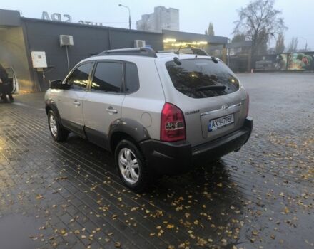 Сірий Хендай Туксон, об'ємом двигуна 2 л та пробігом 215 тис. км за 7750 $, фото 3 на Automoto.ua
