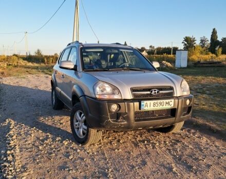 Серый Хендай Туксон, объемом двигателя 2.7 л и пробегом 244 тыс. км за 7200 $, фото 1 на Automoto.ua