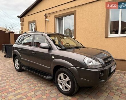 Хендай Туксон 2008 в Миргороде на Automoto.ua Серый Хендай Туксон, объемом двигателя 1.98 л и пробегом 177 тыс. км за 7950 $, фото 14 на Automoto.ua