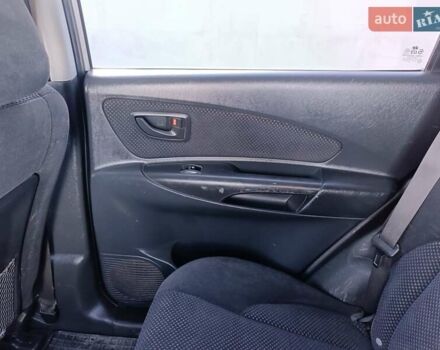 Сірий Хендай Туксон, об'ємом двигуна 1.99 л та пробігом 210 тис. км за 7600 $, фото 4 на Automoto.ua