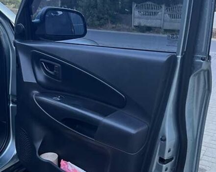 Хендай Туксон 2008 в Шаргороде на Automoto.ua Серый Хендай Туксон, объемом двигателя 1.98 л и пробегом 143 тыс. км за 10300 $, фото 13 на Automoto.ua