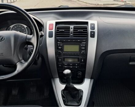 Серый Хендай Туксон, объемом двигателя 2 л и пробегом 95 тыс. км за 8800 $, фото 10 на Automoto.ua