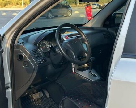 Серый Хендай Туксон, объемом двигателя 1.98 л и пробегом 198 тыс. км за 13000 $, фото 9 на Automoto.ua