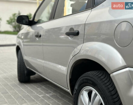 Серый Хендай Туксон, объемом двигателя 2 л и пробегом 240 тыс. км за 7500 $, фото 14 на Automoto.ua