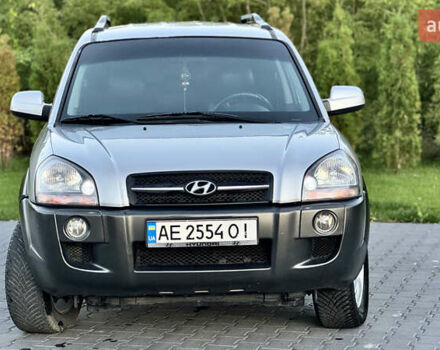 Хендай Туксон 2008 у Зборів на Automoto.ua Сірий Хендай Туксон, об'ємом двигуна 1.99 л та пробігом 228 тис. км за 8500 $, фото 1 на Automoto.ua