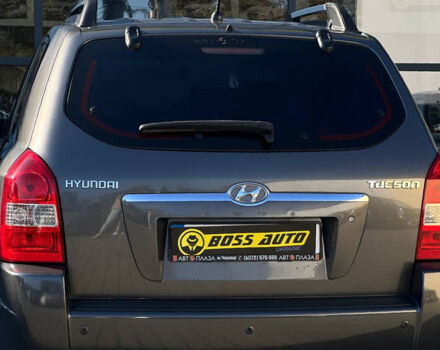 Сірий Хендай Туксон, об'ємом двигуна 2 л та пробігом 195 тис. км за 8300 $, фото 4 на Automoto.ua