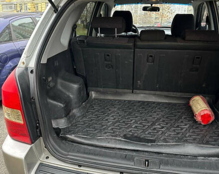 Серый Хендай Туксон, объемом двигателя 1.98 л и пробегом 227 тыс. км за 7700 $, фото 5 на Automoto.ua