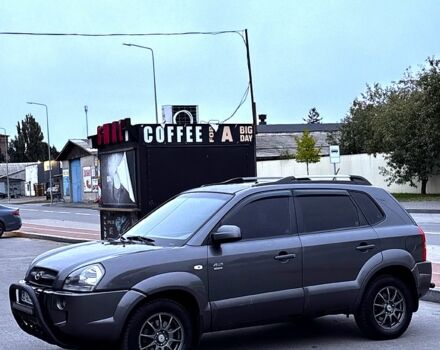 Сірий Хендай Туксон, об'ємом двигуна 2 л та пробігом 240 тис. км за 7850 $, фото 3 на Automoto.ua