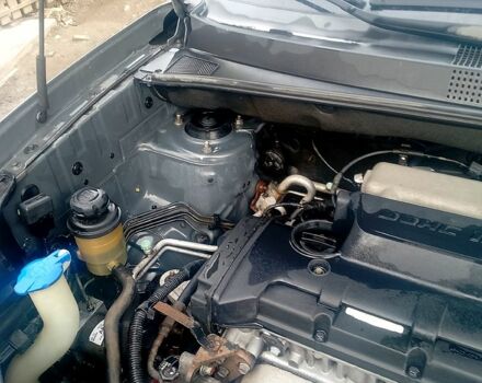 Сірий Хендай Туксон, об'ємом двигуна 2 л та пробігом 230 тис. км за 7600 $, фото 2 на Automoto.ua