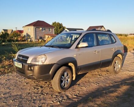 Серый Хендай Туксон, объемом двигателя 2.7 л и пробегом 244 тыс. км за 7200 $, фото 2 на Automoto.ua