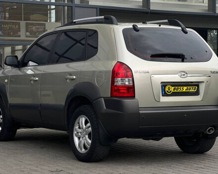 Серый Хендай Туксон, объемом двигателя 2 л и пробегом 167 тыс. км за 8600 $, фото 3 на Automoto.ua