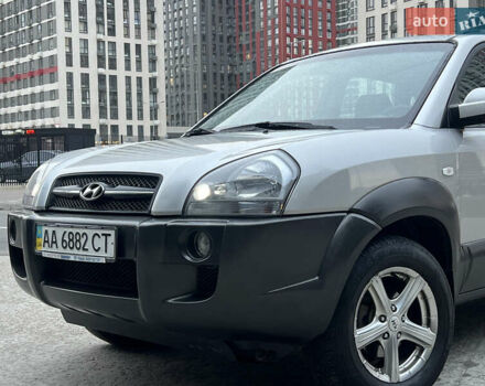 Хендай Туксон 2008 в Киеве на Automoto.ua Серый Хендай Туксон, объемом двигателя 2 л и пробегом 187 тыс. км за 7250 $, фото 28 на Automoto.ua