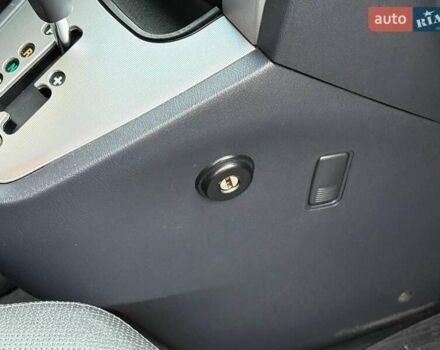 Серый Хендай Туксон, объемом двигателя 2.7 л и пробегом 210 тыс. км за 9290 $, фото 20 на Automoto.ua