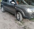 Сірий Хендай Туксон, об'ємом двигуна 2 л та пробігом 130 тис. км за 7000 $, фото 3 на Automoto.ua